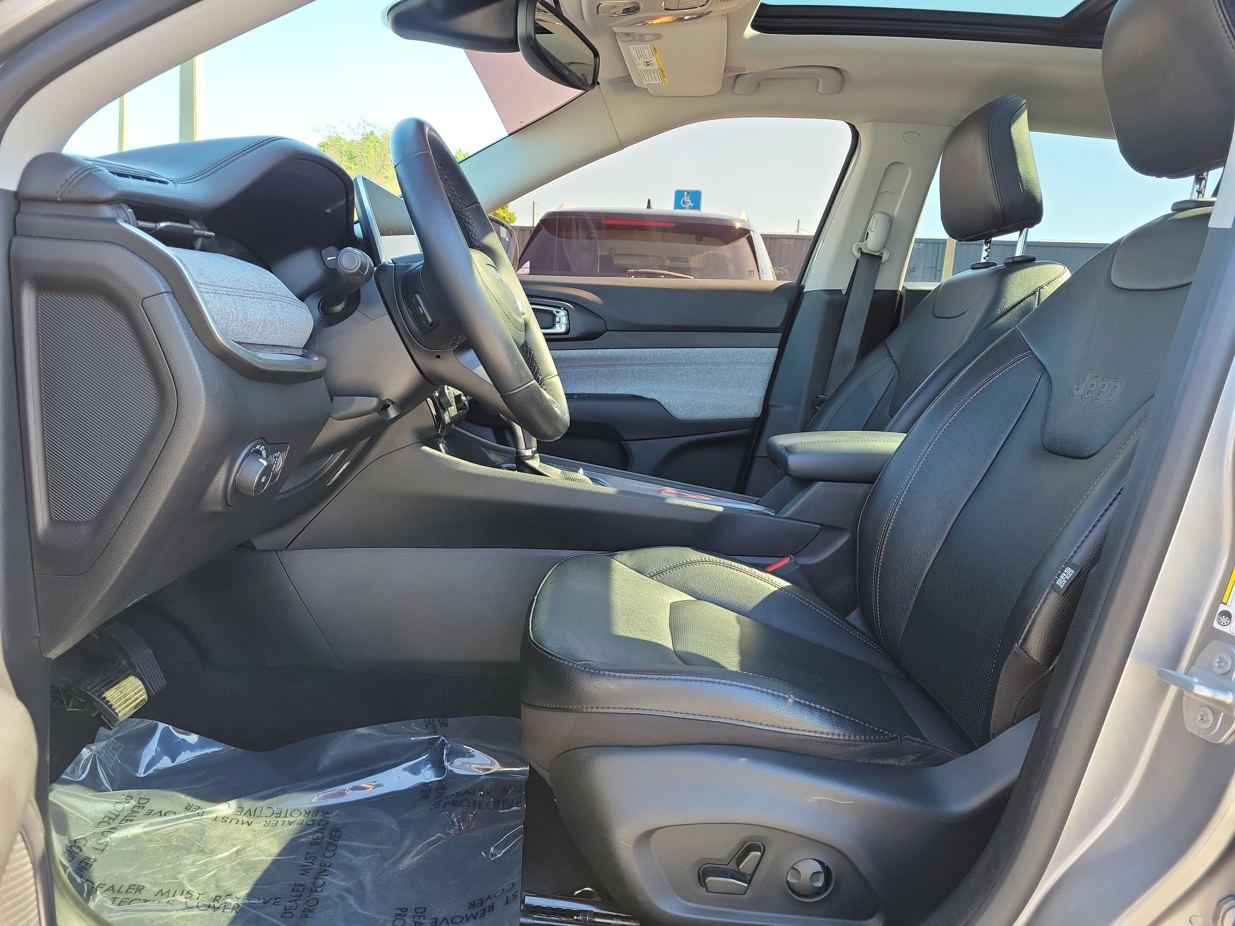Used 2022 Jeep Compass Latitude w/ Sun and Sound Group AWD/4WD image 13