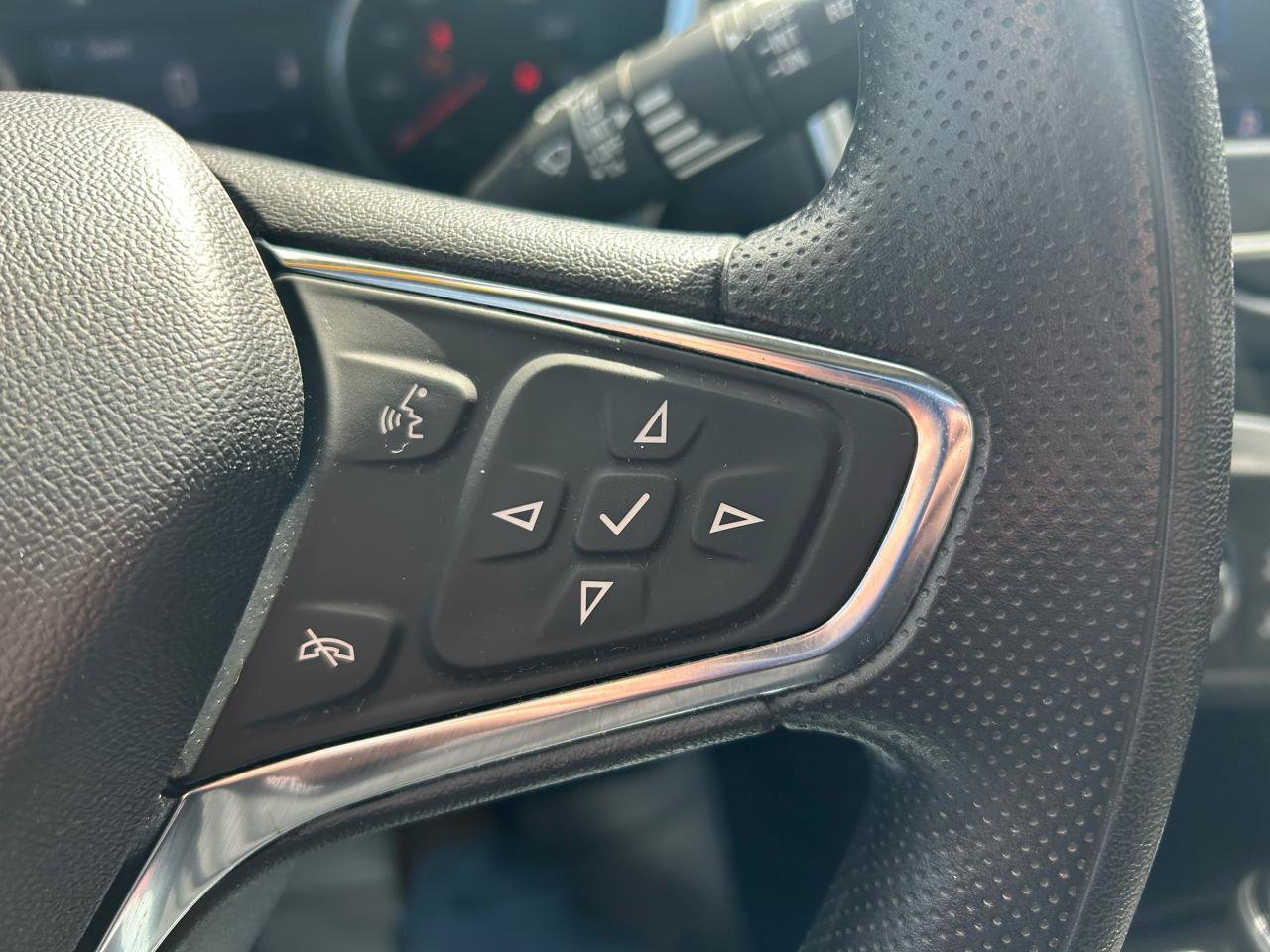 Used 2021 Chevrolet Equinox LT FWD image 19