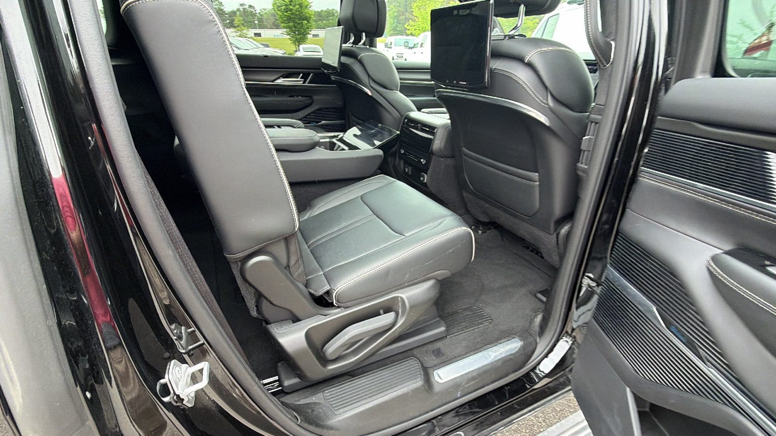 Certified 2025 Jeep Grand Wagoneer Series II Obsidian w/ Quick Order Packagew 28T AWD/4WD image 22