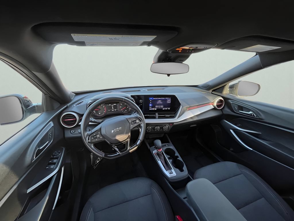 Used 2024 Chevrolet Trax RS FWD image 25