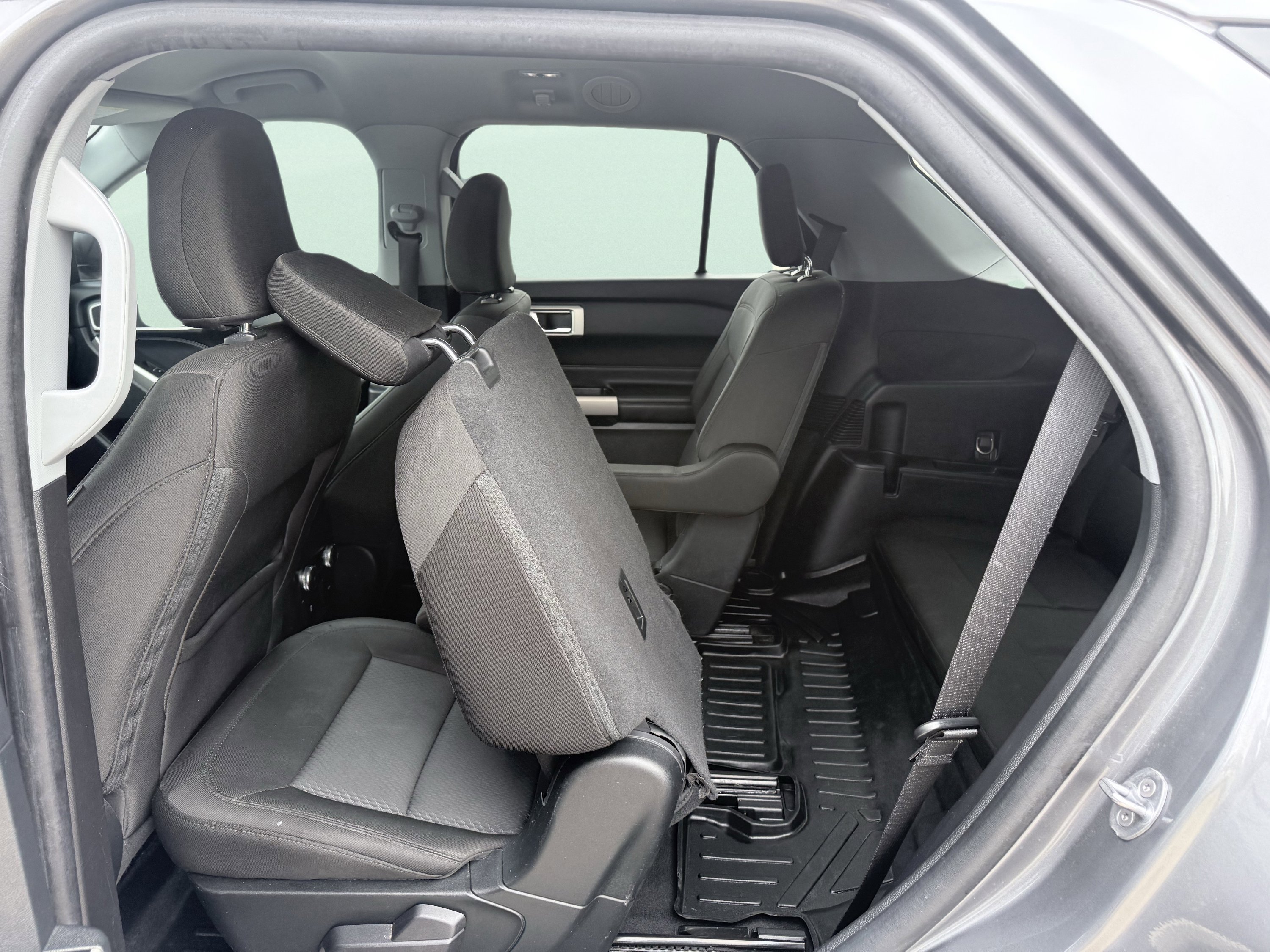 Used 2022 Ford Explorer XLT image 39