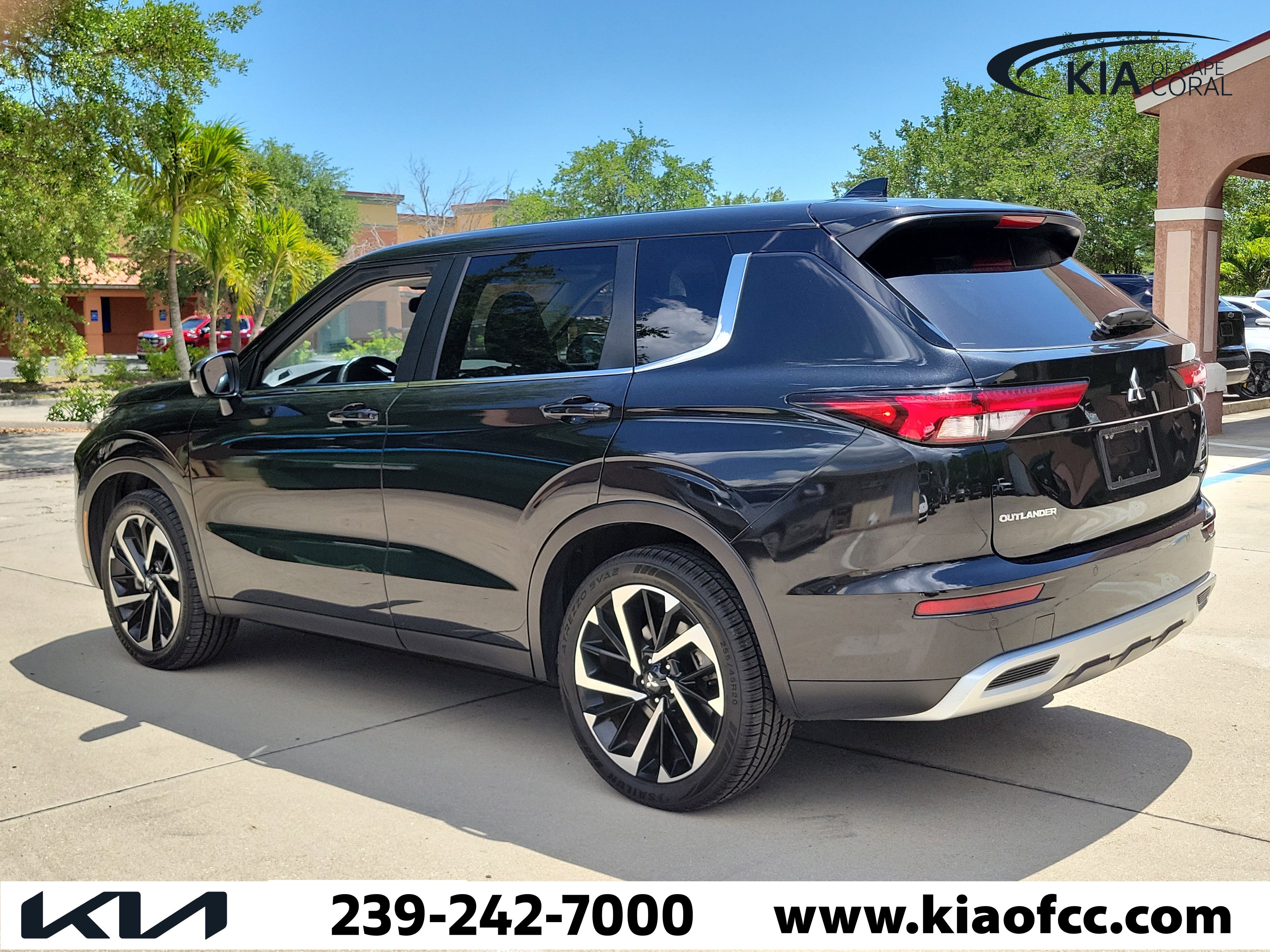 Used 2024 Mitsubishi Outlander SE Black Edition FWD image 6