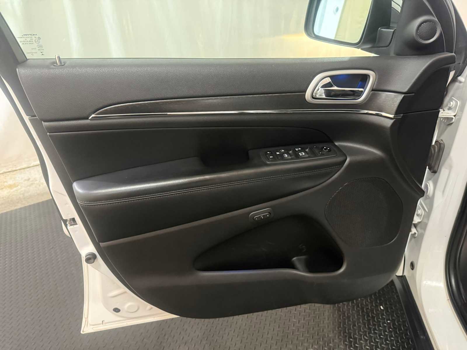 Used 2018 Jeep Grand Cherokee Limited AWD/4WD image 20