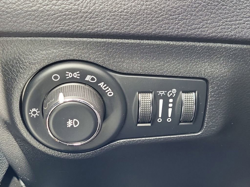 Used 2018 Jeep Compass Latitude w/ Cold Weather Group AWD/4WD image 22