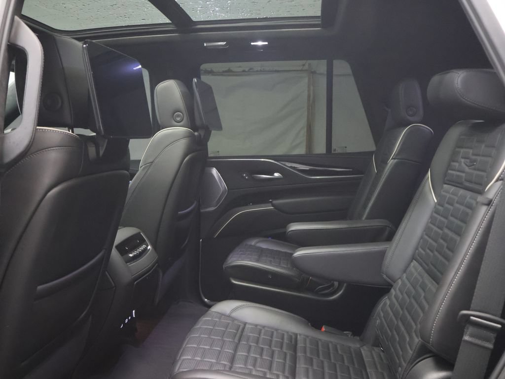 Used 2024 Cadillac Escalade V w/ LPO, ONYX Package AWD/4WD image 17