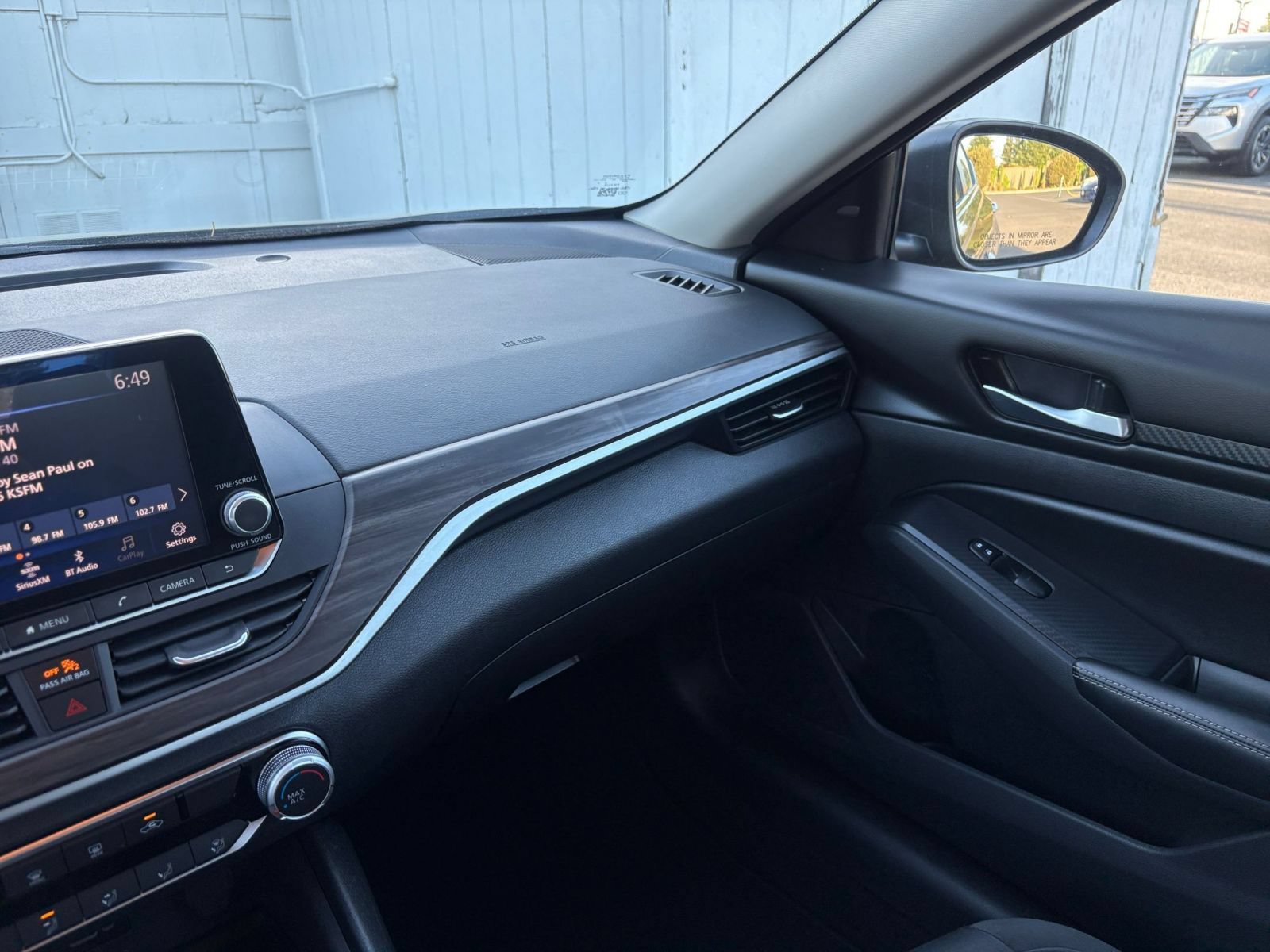 Used 2025 Nissan Altima 2.5 SV FWD image 35