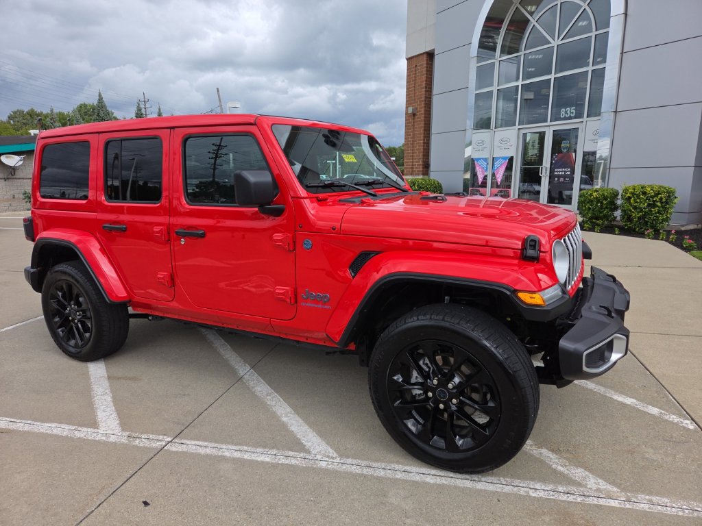Certified 2025 Jeep Wrangler Unlimited Sahara w/ Safety Group AWD/4WD image 2