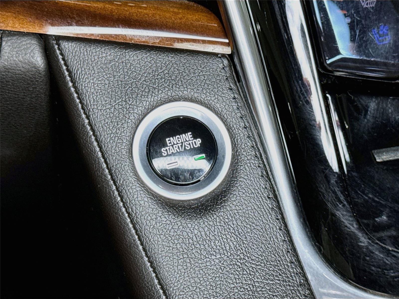 Used 2017 Cadillac Escalade Premium Luxury AWD/4WD image 19