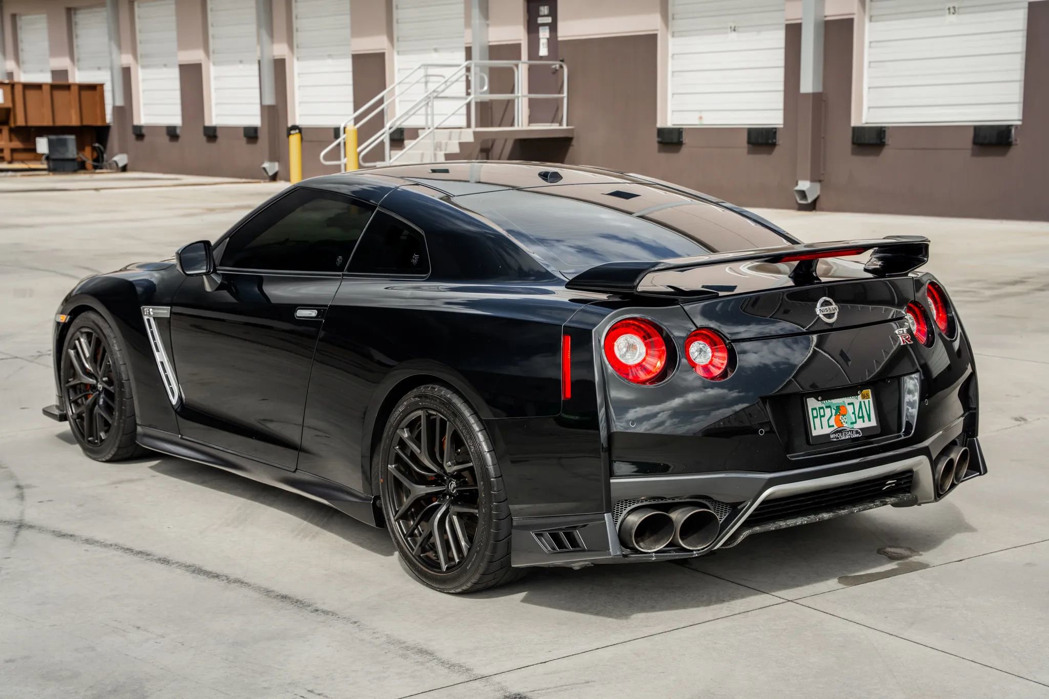 Used 2017 Nissan GT-R Premium image 4