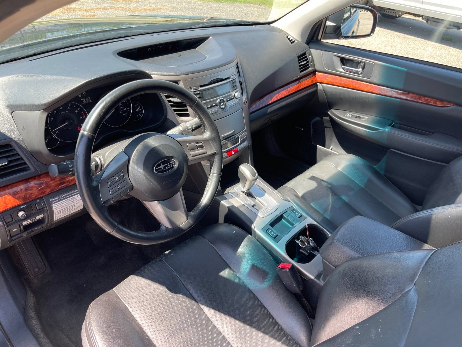 Used 2011 Subaru Outback 2.5i Limited w/ PWR Moonroof Pkg AWD/4WD image 10