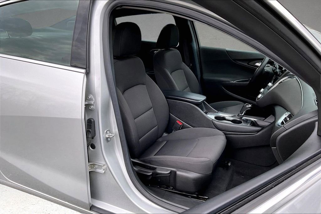 Used 2018 Chevrolet Malibu LT image 28