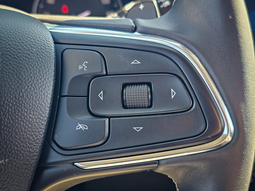 Used 2022 Buick Envision Essence w/ Safety Package FWD image 23