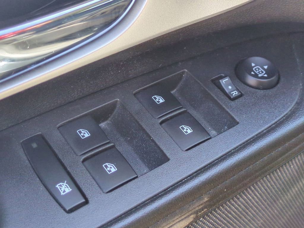 Used 2015 Chevrolet Equinox LS AWD/4WD image 12