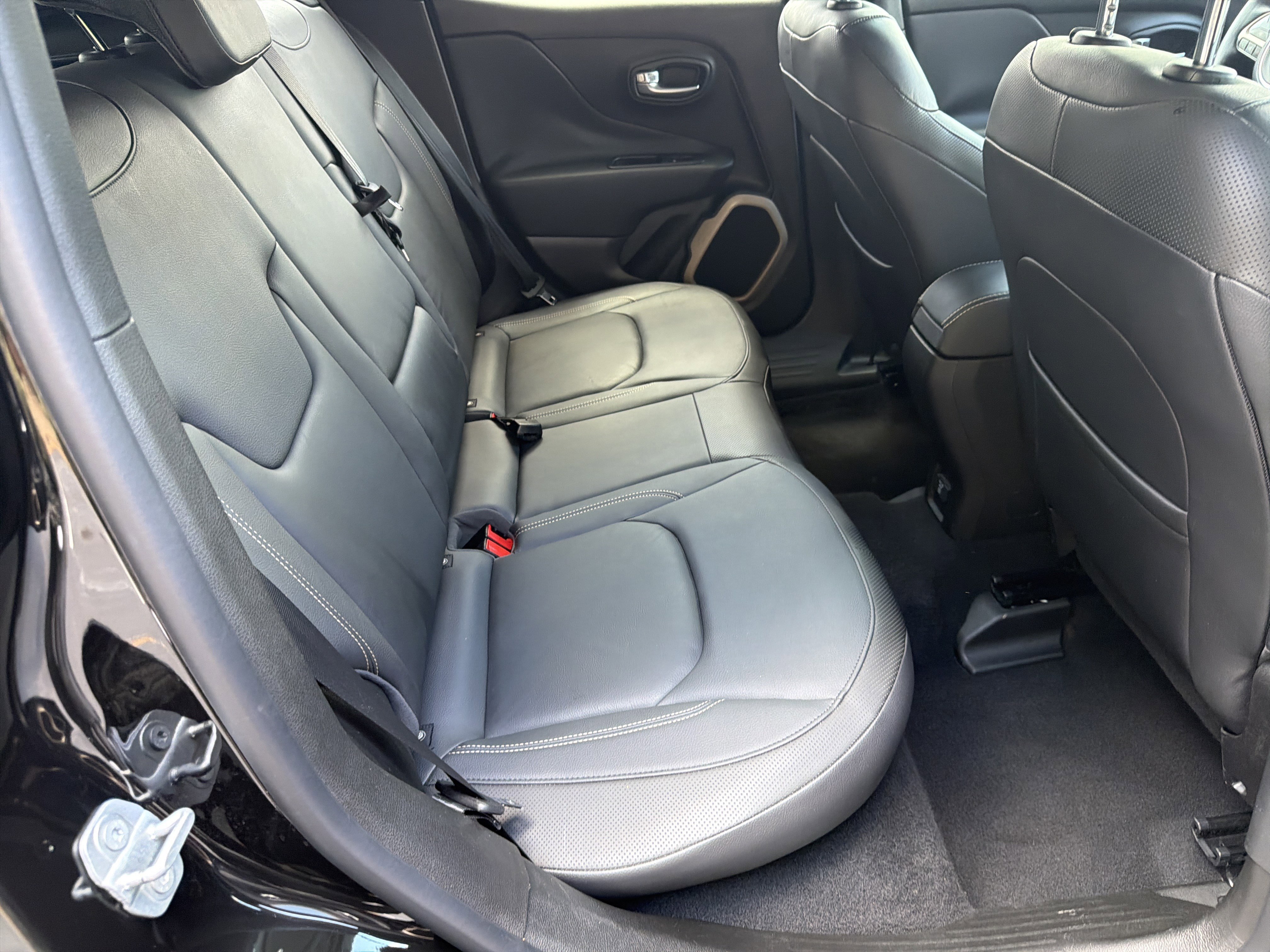 Used 2016 Jeep Renegade Limited FWD image 26