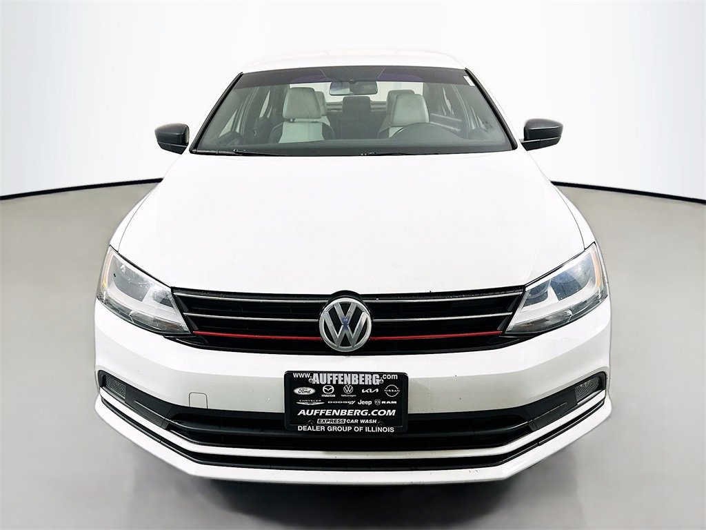 Used 2016 Volkswagen Jetta Sport image 2