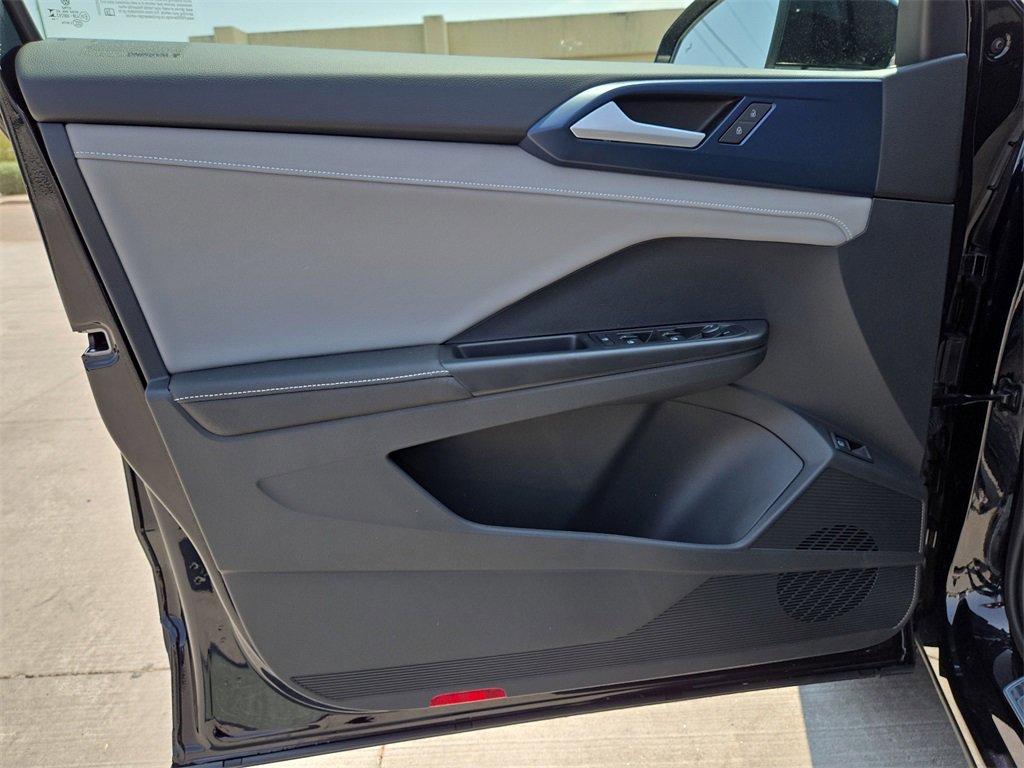 Used 2024 Volkswagen Taos SE image 18