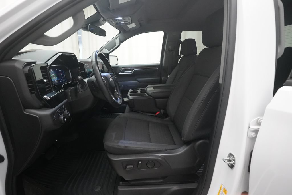 Used 2024 Chevrolet Silverado 1500 LT AWD/4WD image 7