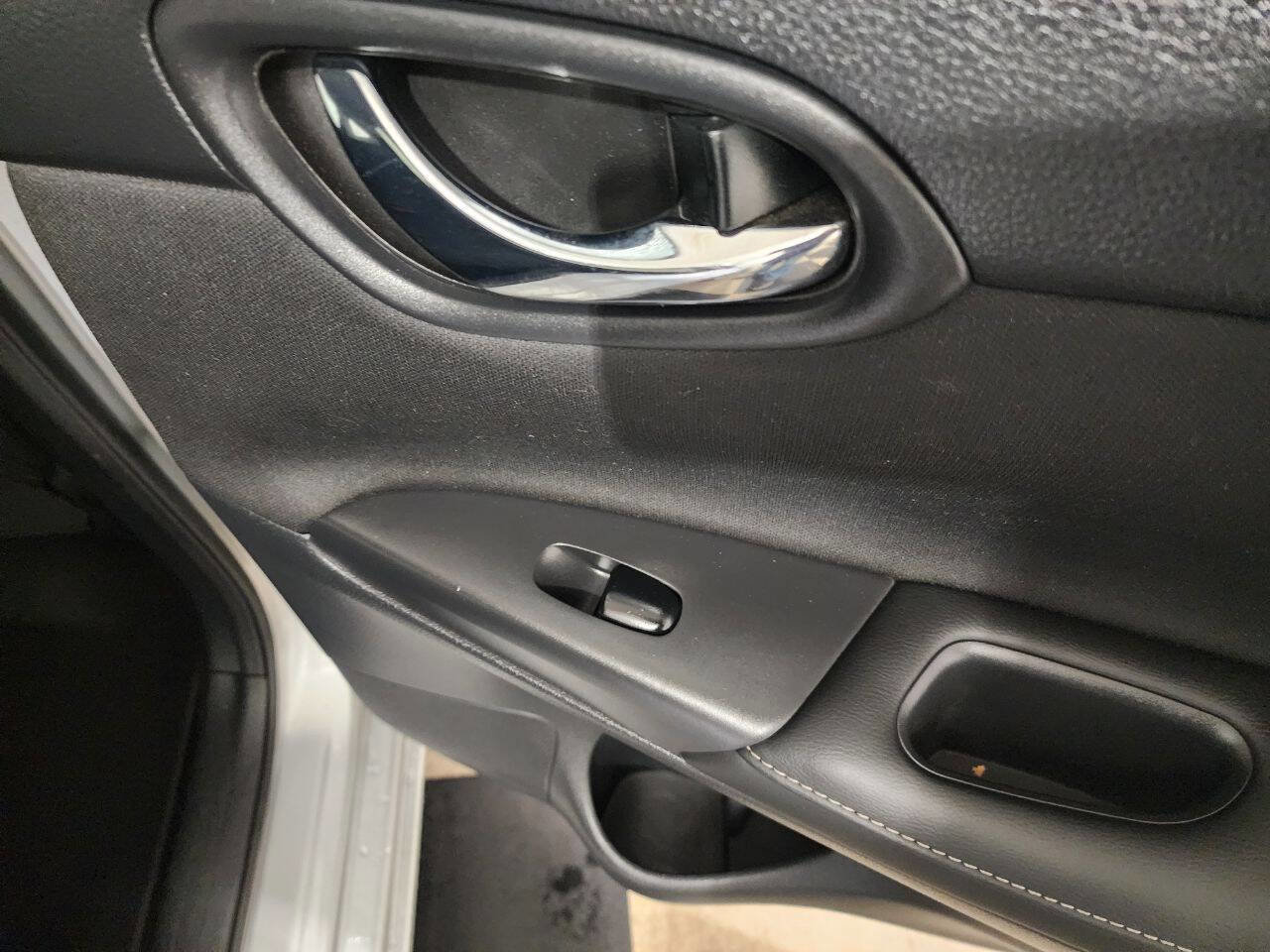 Used 2018 Nissan Sentra S image 19