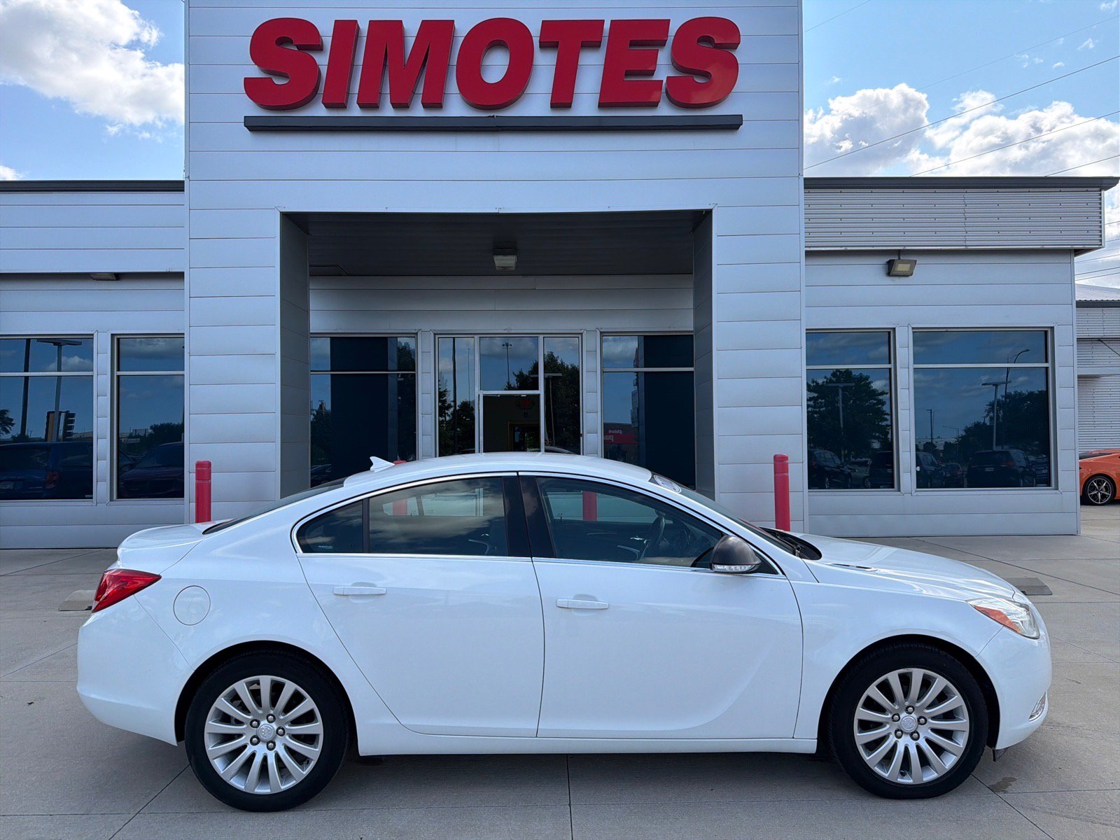 Used 2012 Buick Regal Leather FWD image 1