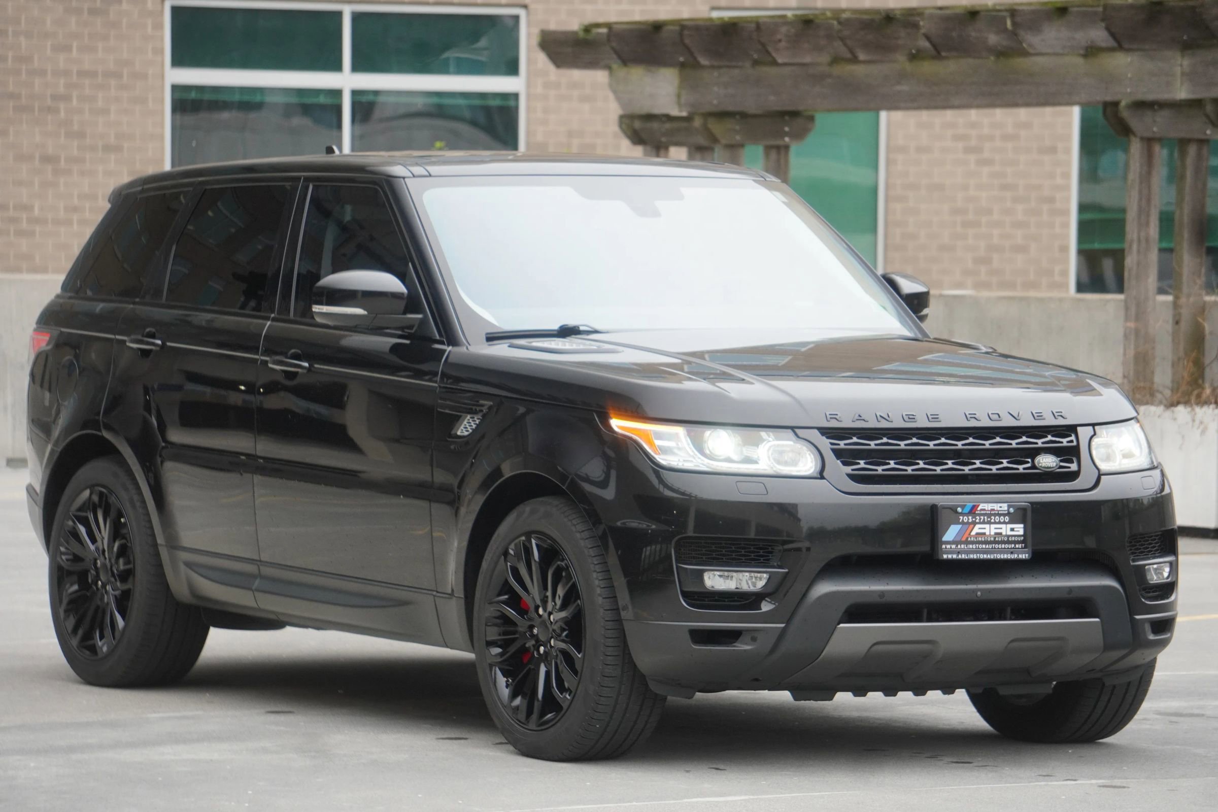 Used 2016 Land Rover Range Rover Sport Supercharged AWD/4WD image 3