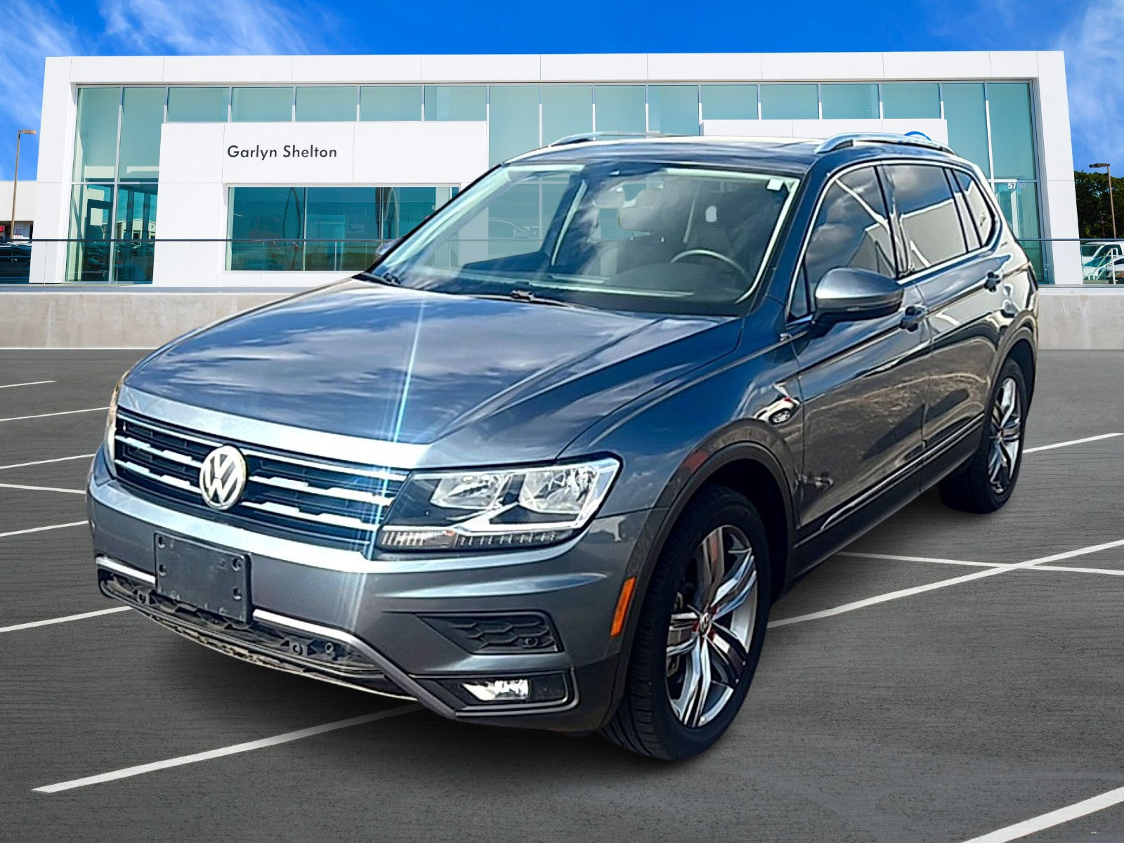 Used 2021 Volkswagen Tiguan SEL FWD image 1