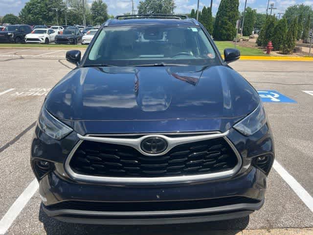 Used 2021 Toyota Highlander XLE FWD image 3
