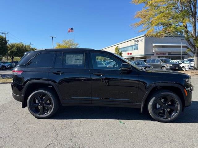 New 2025 Jeep Grand Cherokee Altitude image 8