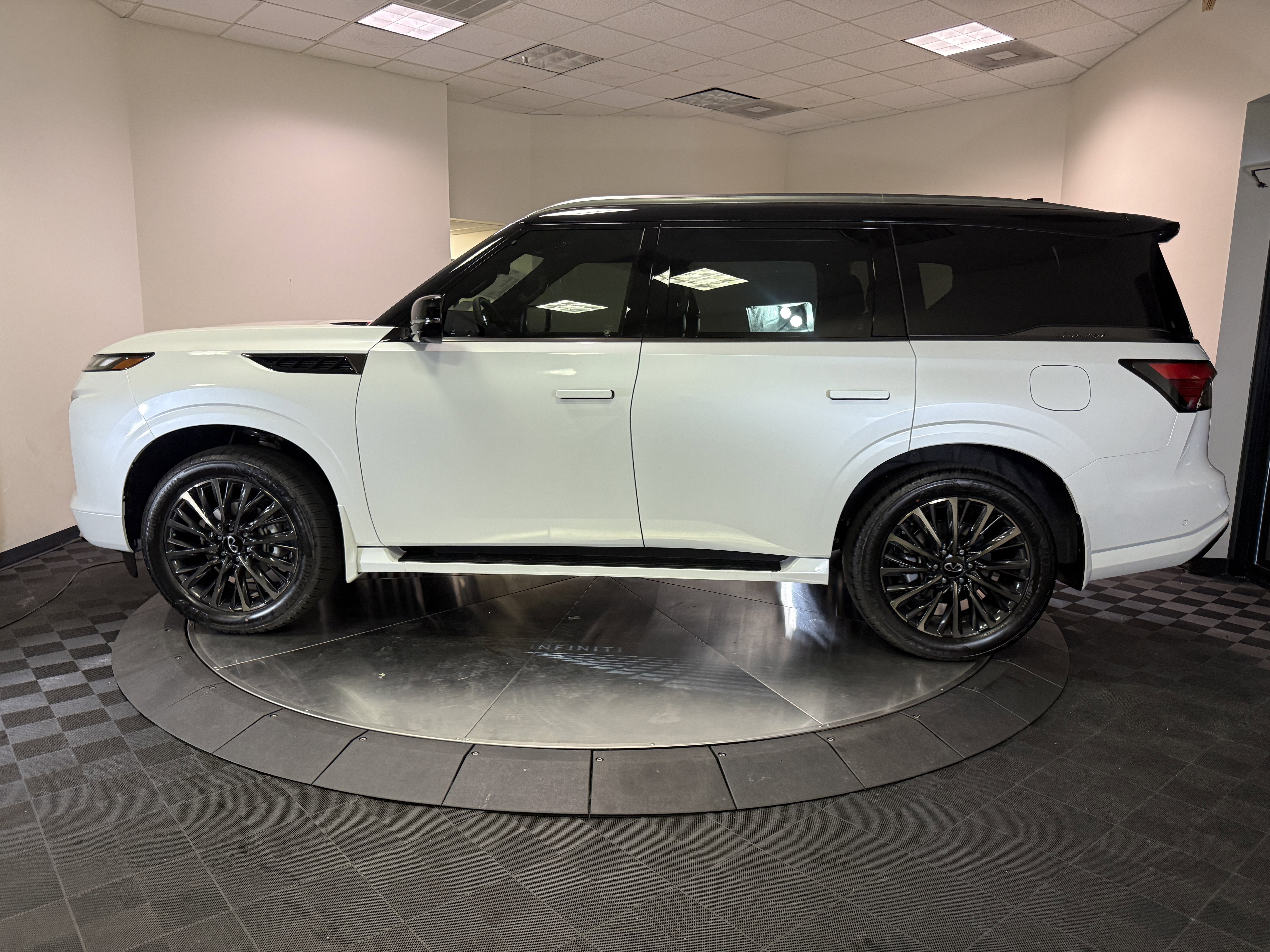 New 2026 INFINITI QX80 Autograph image 4