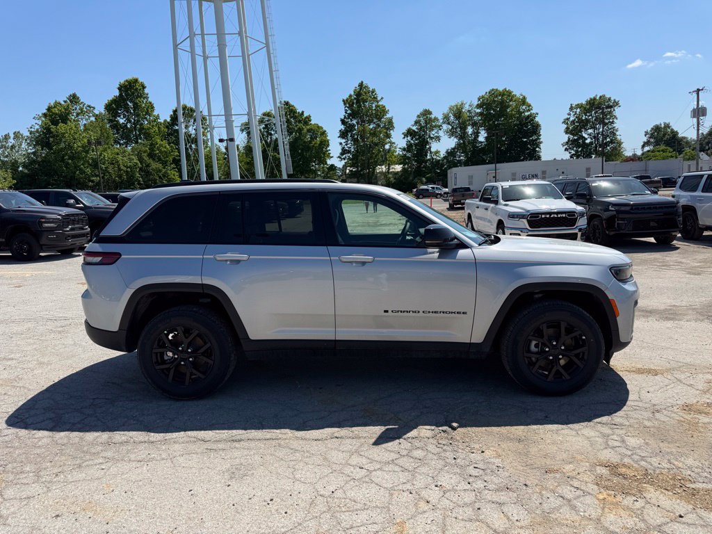 New 2026 Jeep Grand Cherokee Altitude AWD/4WD image 5