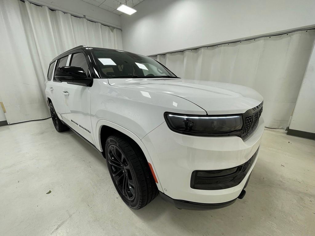 Used 2023 Jeep Grand Wagoneer Series III w/ Rear Seat Video Group 1 AWD/4WD image 3
