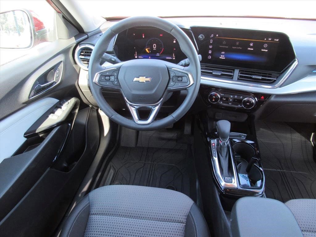 Certified 2025 Chevrolet Trax LT w/ Driver Confidence Package image 15