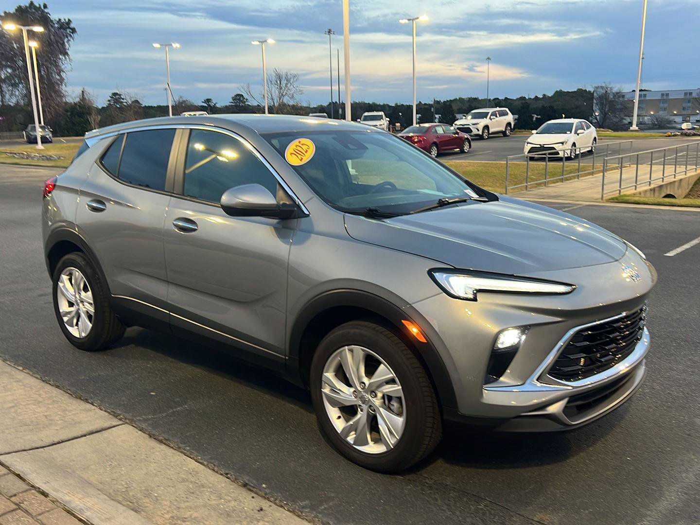 Used 2025 Buick Encore GX Preferred image 8