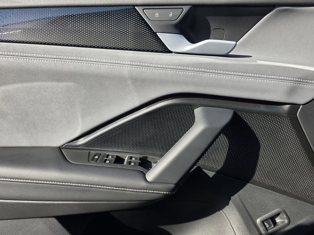 New 2026 Volkswagen Tiguan SE image 16