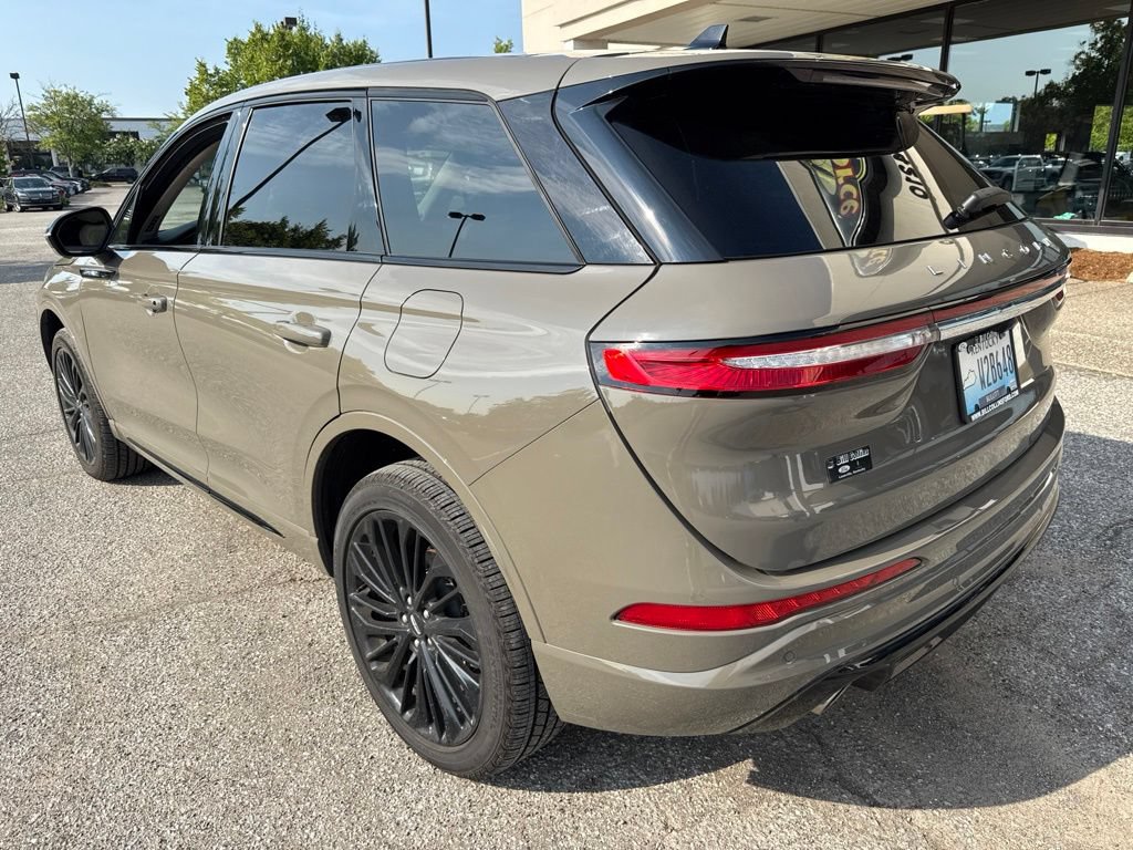 Certified 2025 Lincoln Corsair Reserve w/ Jet Appearance Package AWD/4WD image 8
