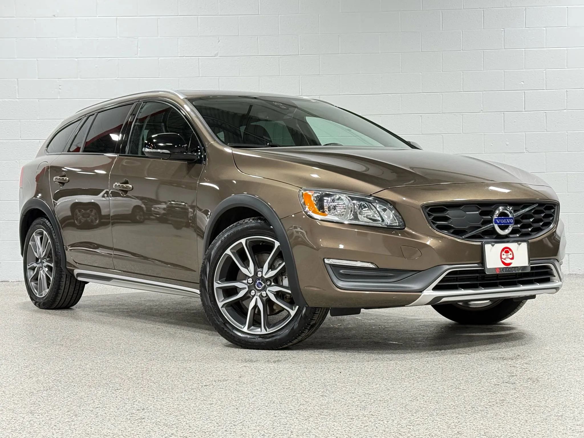 Used 2016 Volvo V60 T5 Cross Country image 4