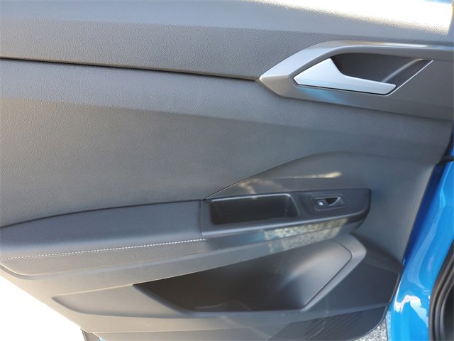 Certified 2025 Volkswagen Taos SE image 13