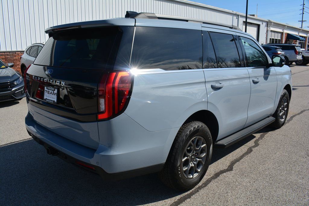 New 2026 Ford Expedition Active AWD/4WD image 3