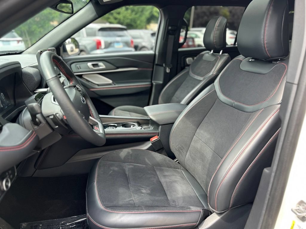 Used 2025 Ford Explorer ST AWD/4WD image 11