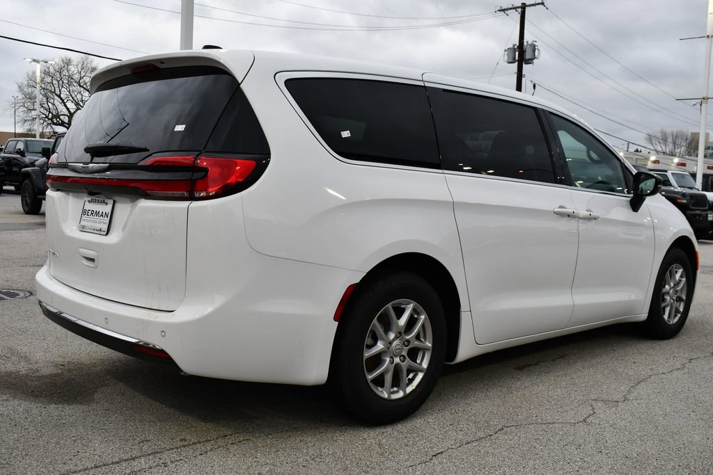 New 2026 Chrysler Pacifica Select image 5