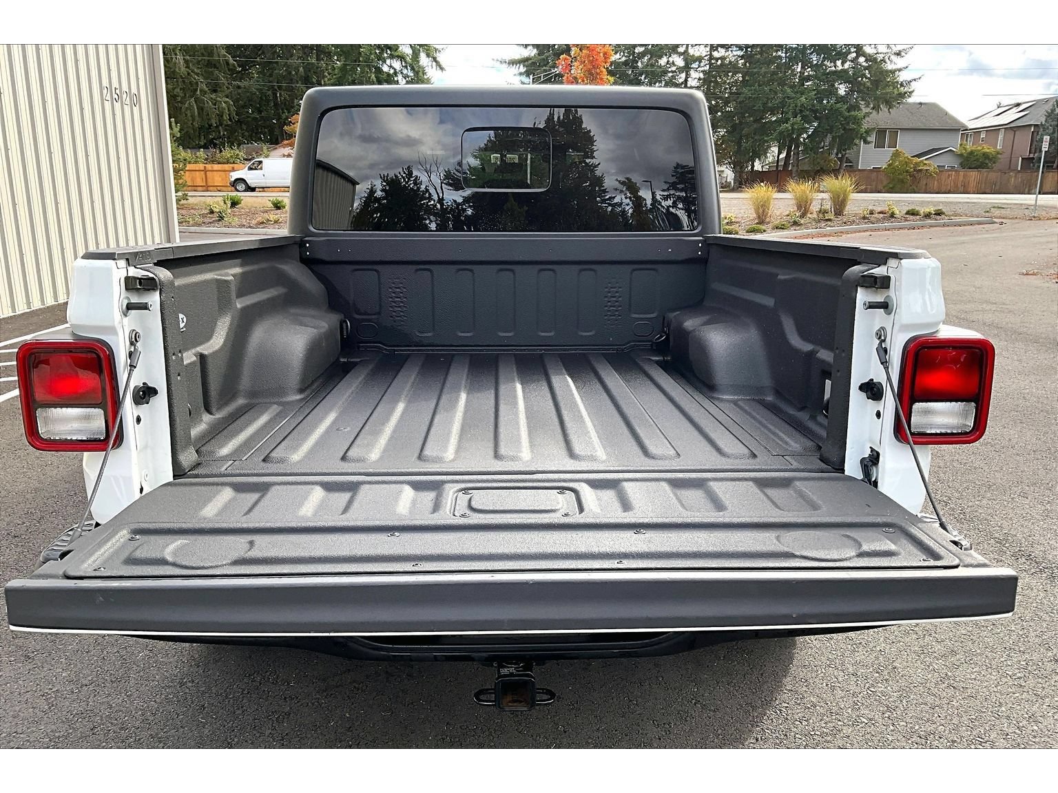 Used 2022 Jeep Gladiator Rubicon w/ Cold Weather Group AWD/4WD image 33