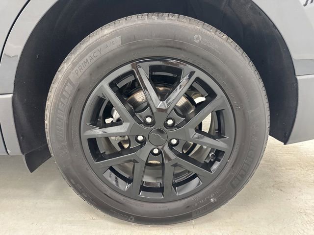 Used 2024 Chevrolet Equinox LT FWD image 34