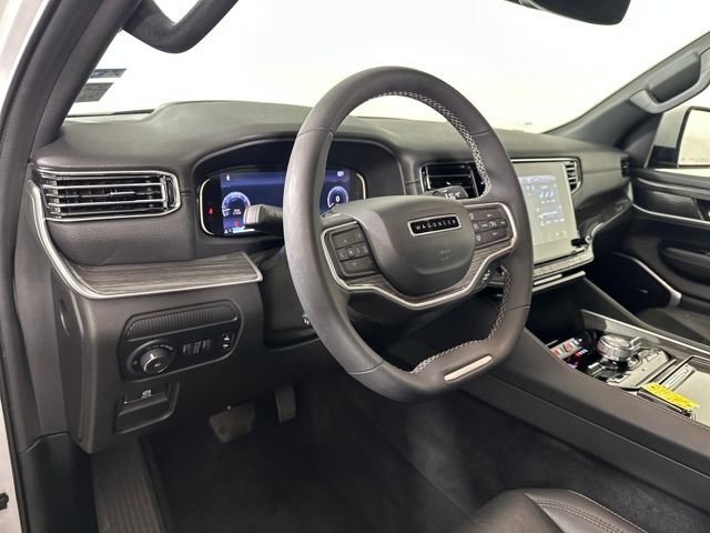 Used 2022 Jeep Wagoneer Series III w/ Flexible Seating Group image 12
