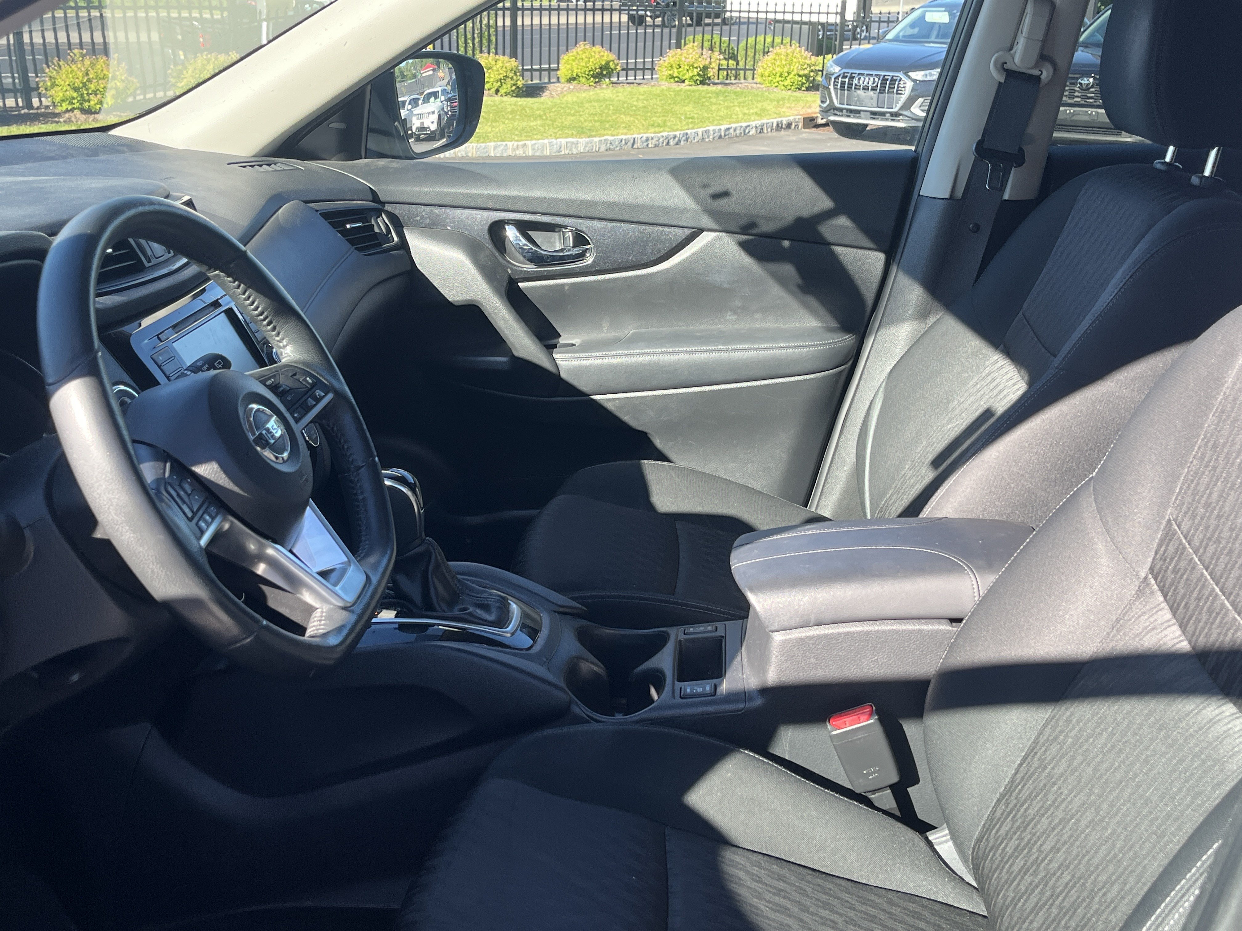 Used 2018 Nissan Rogue SV w/ Premium Package AWD/4WD image 5