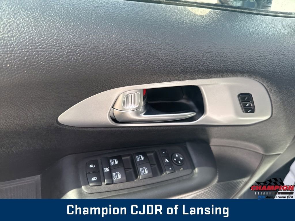 Used 2025 Chrysler Pacifica Limited FWD image 38