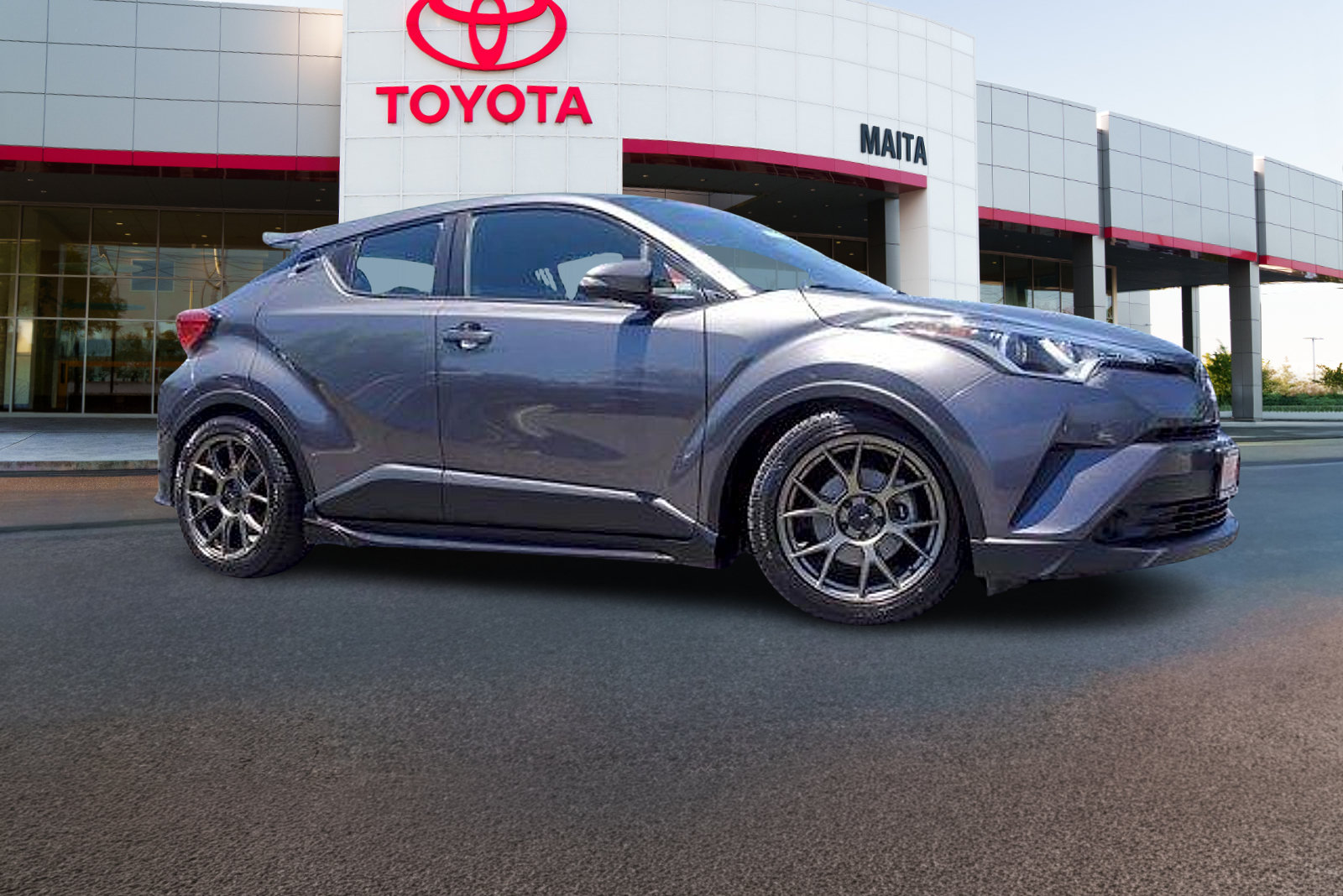 Used 2019 Toyota C-HR XLE FWD image 4