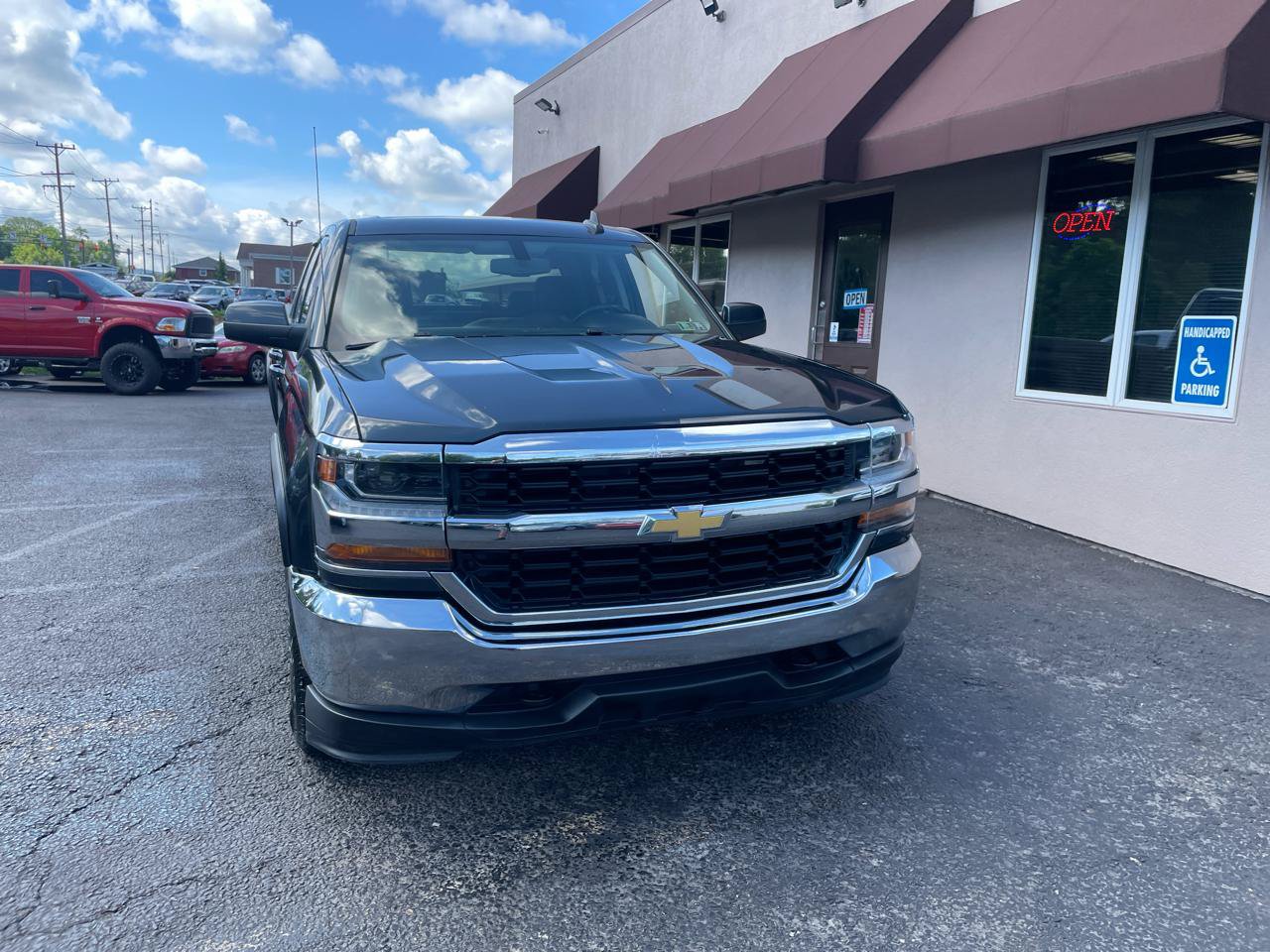 Used 2019 Chevrolet Silverado 1500 LT AWD/4WD image 3
