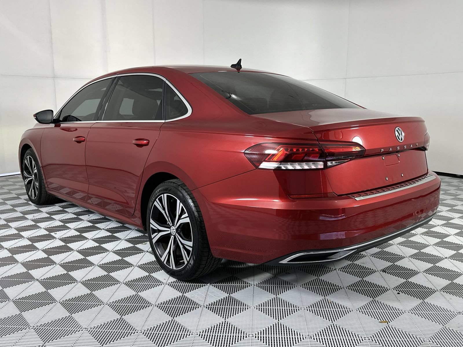 Used 2022 Volkswagen Passat 2.0T SE FWD image 6