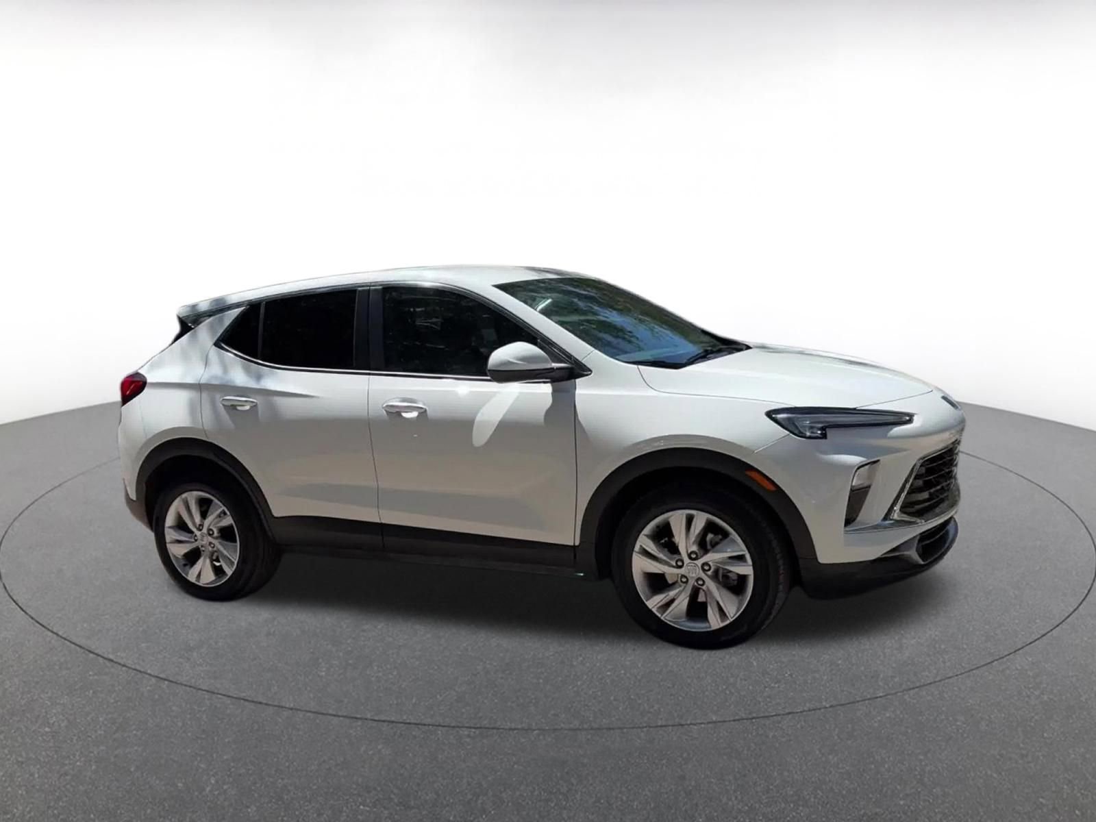 Used 2025 Buick Encore GX Preferred FWD image 2