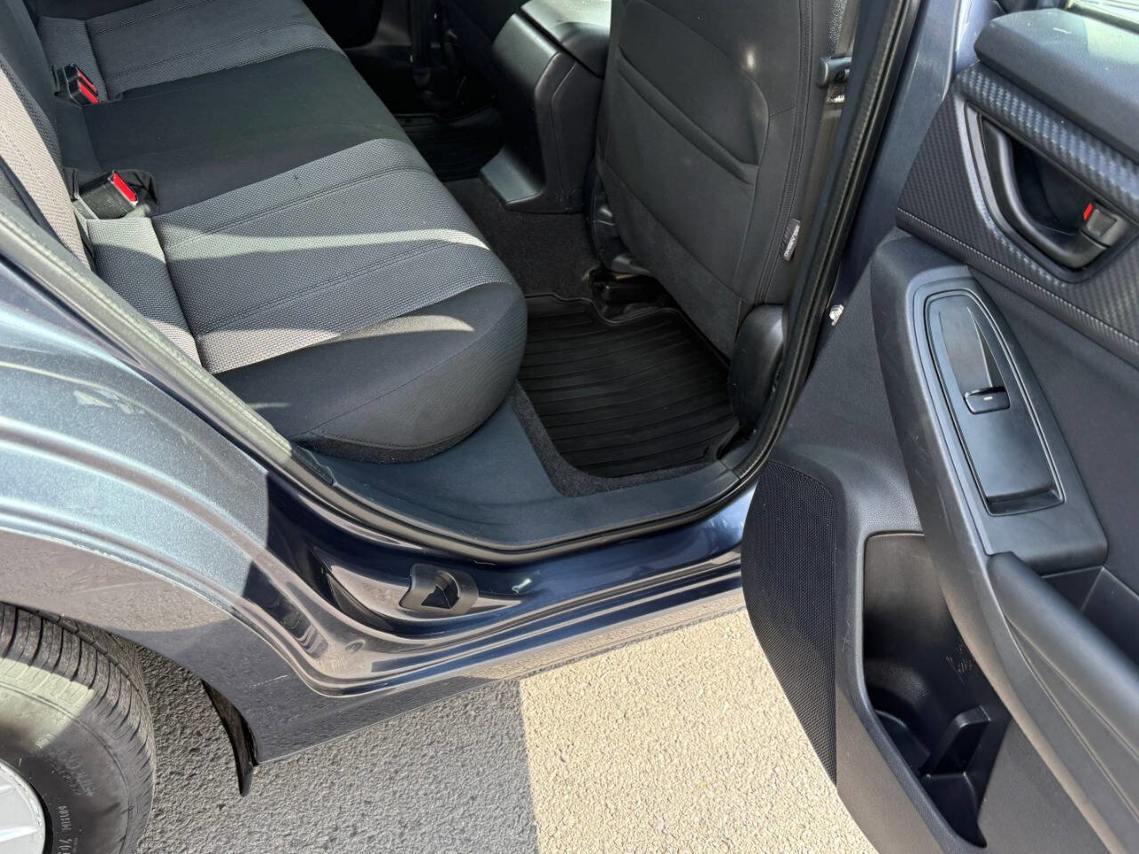 Used 2017 Subaru Impreza 2.0i Premium image 32