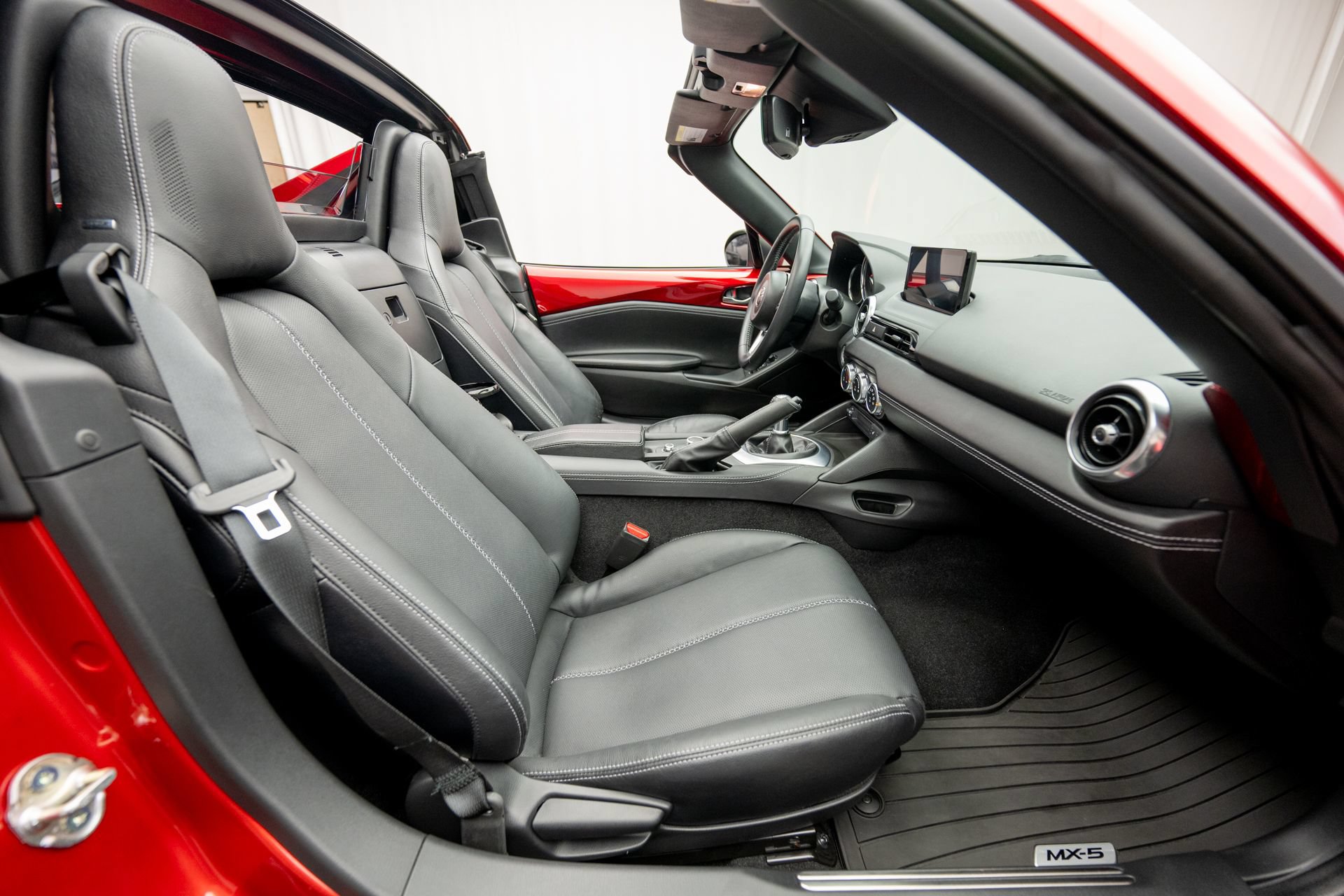 Used 2024 MAZDA MX-5 Miata RF Grand Touring RWD image 12